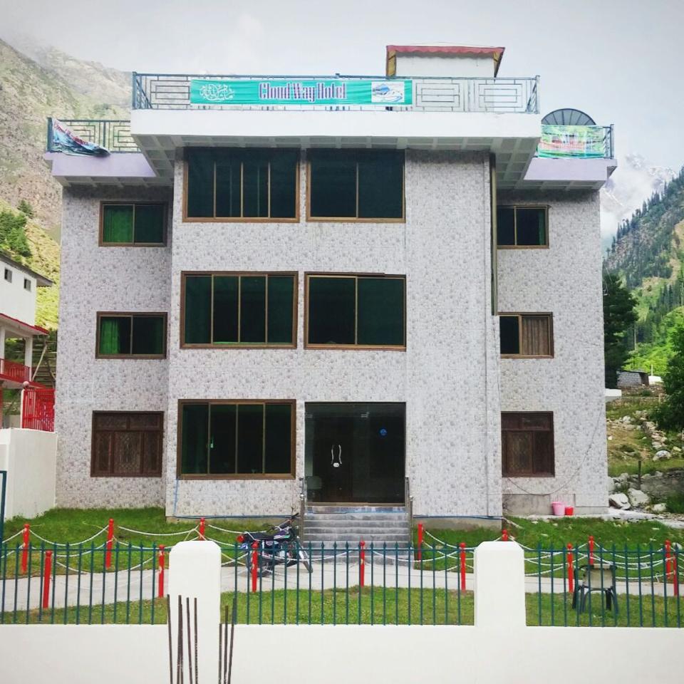 Cloud Way Hotel