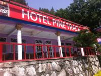 Hotel Pine Track & Green Food Hut